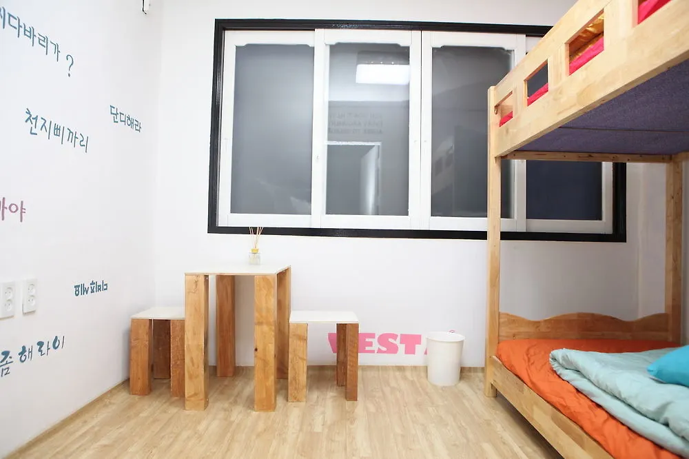 Vesta Busan Guesthouse 0*,