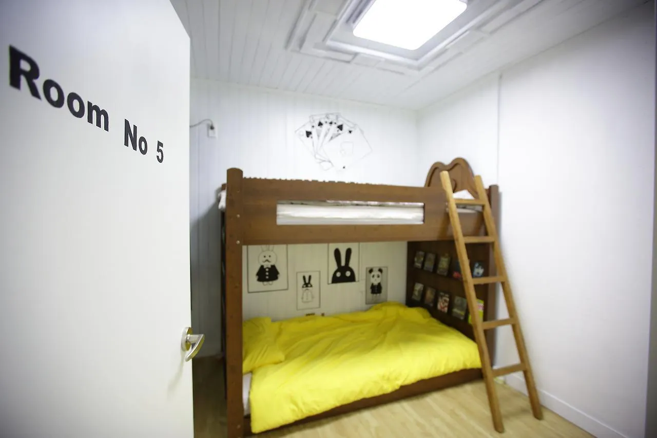 Vesta Busan Guesthouse 0*,  韓国